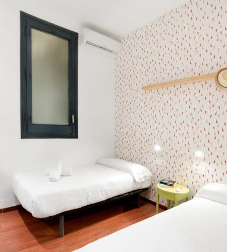 The Central House Barcelona Gracia Hostel Room photo